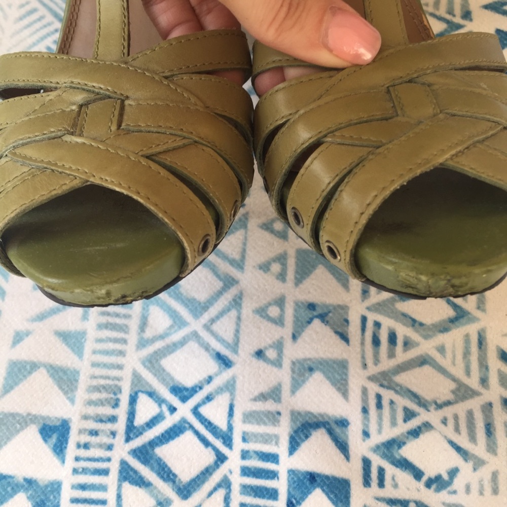 Tahari Platform Heels - Picture 5 of 5
